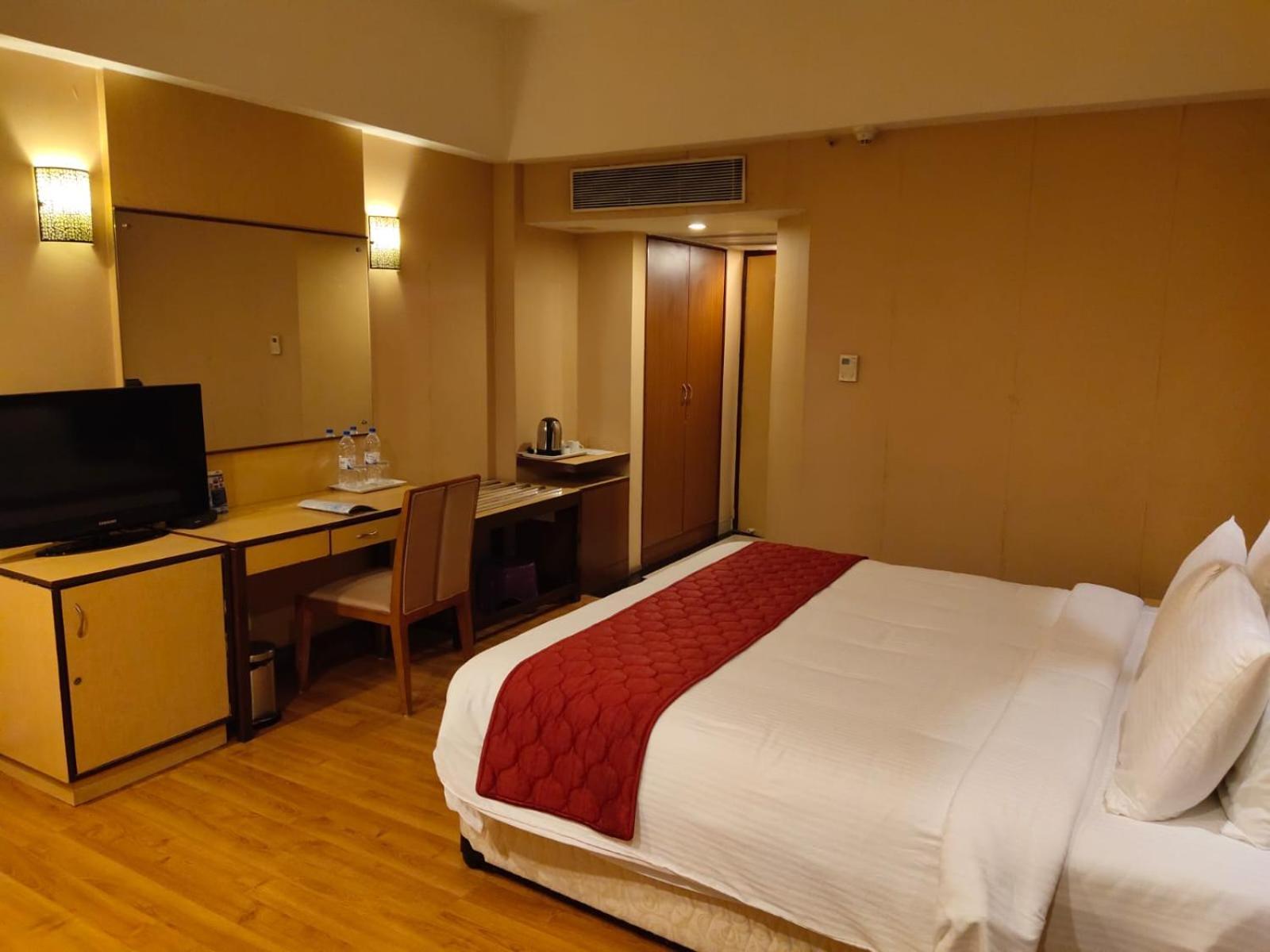 Hotel The Plaza Hyderabad Exteriör bild