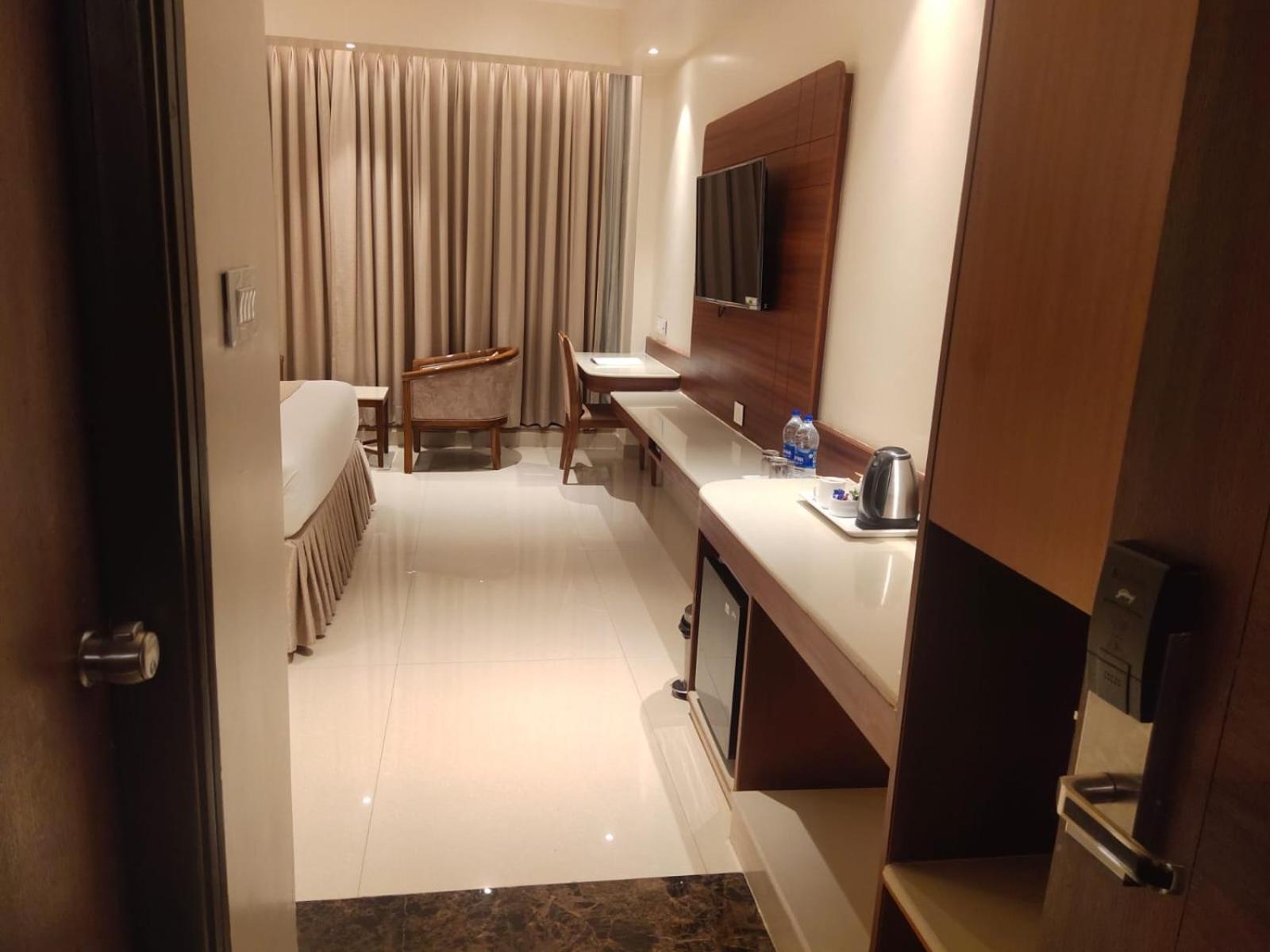 Hotel The Plaza Hyderabad Exteriör bild
