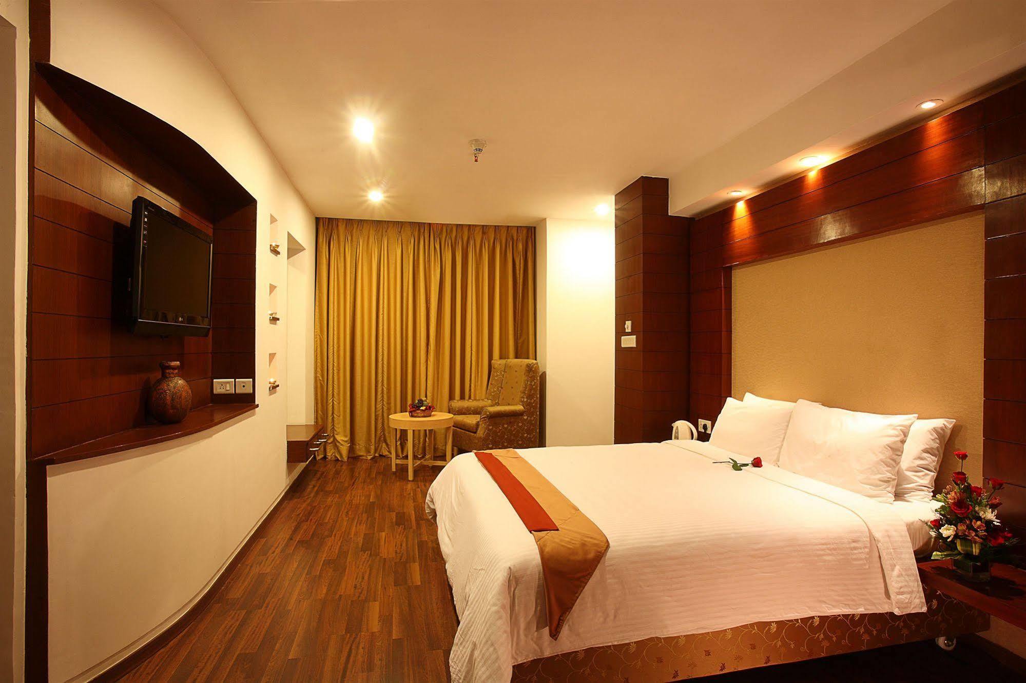 Hotel The Plaza Hyderabad Exteriör bild